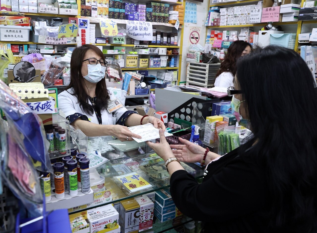 藥師往後送藥到府勢必遇到兩大問題,第一是缺藥問題,第二是如何收錢。此為示意圖,照片中人物與新聞無關。圖/聯合報系資料照片