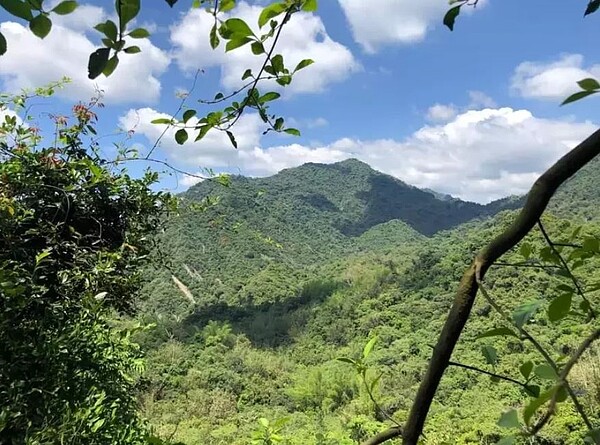 楠西區龜丹鐵谷山放廣坪山勢險要，易守難攻，成為當年抗日義勇軍團紮營區，圖為附近地形。圖 ／蘇煥智提供