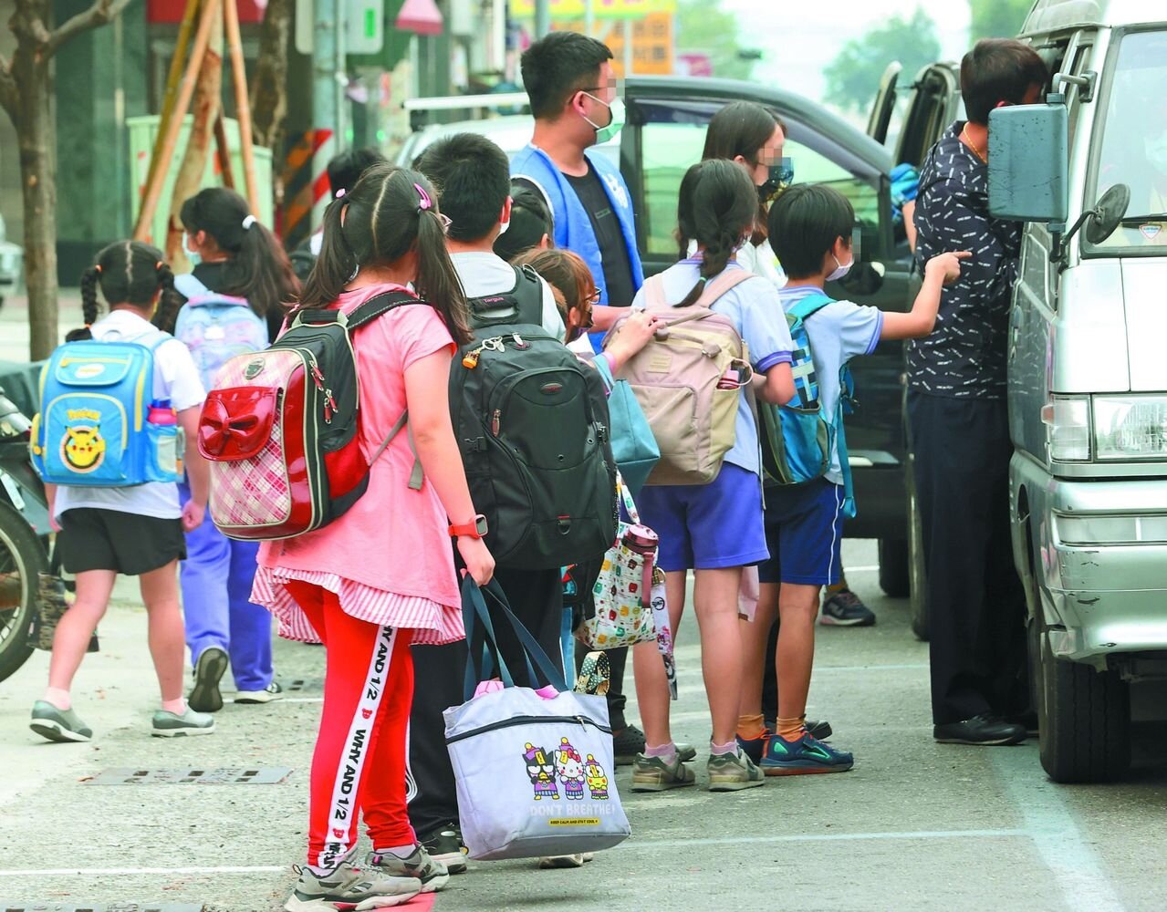 新北兩歲男童確診不治,各縣市政府無不繃緊神經。感染科醫師黃高彬認為,「人命關天之際,就算是逕行送醫,也不該受罰。」記者劉學聖/攝影