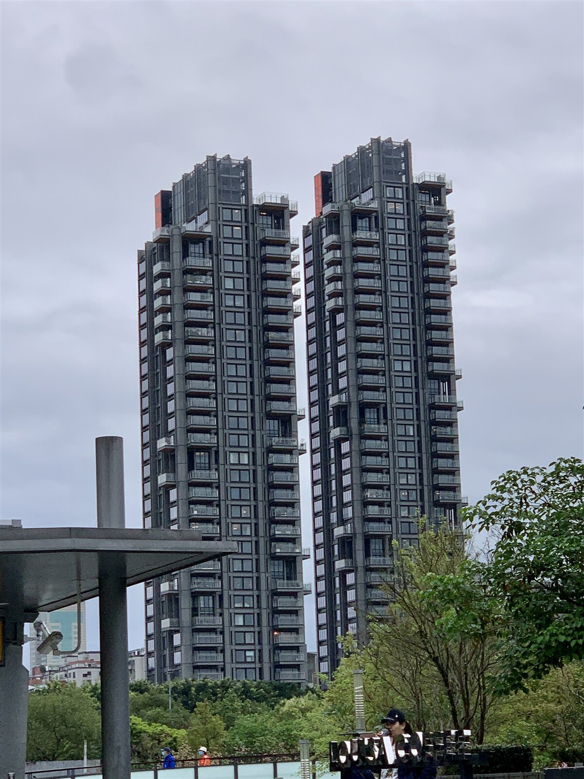 北市知名大安森林公園景觀豪宅「ONE PARK TAIPEI元利信義聯勤」。記者朱曼寧/攝影