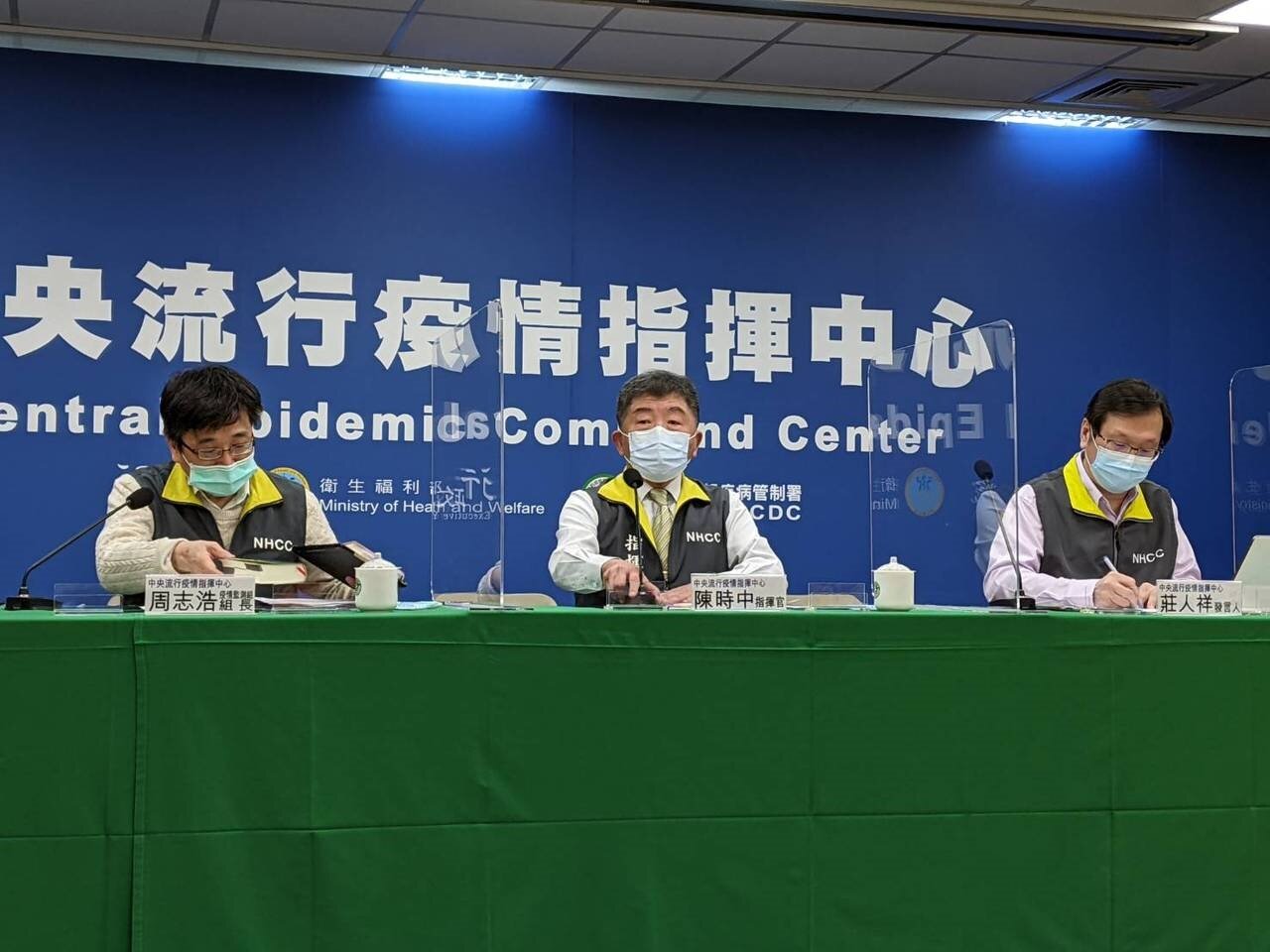 各地衛生單位人力已瀕臨崩潰,快篩試劑更一劑難求,指揮中心的應變政策卻永遠跟不上。記者謝承恩/攝影