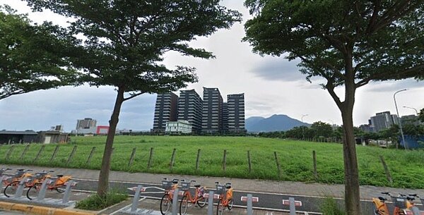 中央規劃在新北市淡水區設置2處社宅，新北市議員陳偉杰指出，中央不但灌水增戶數衝業績，更不管區域規劃和地方生活機能跟不跟得上。圖／陳偉杰提供