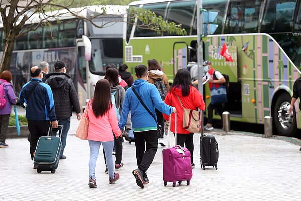 台鐵工會發動5月1日以不加班方式集體休假,交通部擬以「類火車」公路接駁替代運具。示意圖/記者邱德祥攝影