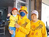 雲林虎爺會爐主僅2歲　淡定率團遶境