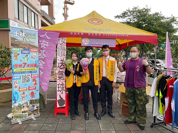 人安基金會長期關懷社會上的寒士,透過不定期舉辦愛心義賣活動,匯集民間、企業捐助的物資進行義賣。圖/永慶房產集團提供