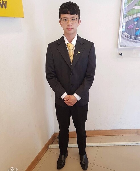 八年級生陳冠伯過去曾有四年軍職工作經驗,最後投奔有獎金制度的房仲業務工作。圖/永慶房產提供