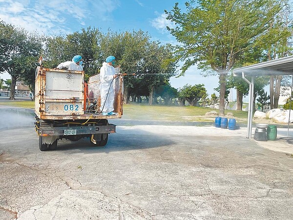 雲林縣確診數暴增，校園將利用周休2日大清消，縣府教育處長邱孝文拜託父母不要帶小朋友到人口密集的公共場所，共體時艱。（雲林縣政府提供／周麗蘭雲林傳真）