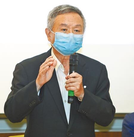 台灣社會調查所所長楊志良22日召開記者會,強調已洽妥合格廠商,可火速提供1000萬劑快篩試劑,並且也有熱心企業家及團體,願意拋磚引玉認購捐贈,懇請政府有關部門開通。(季志翔攝)