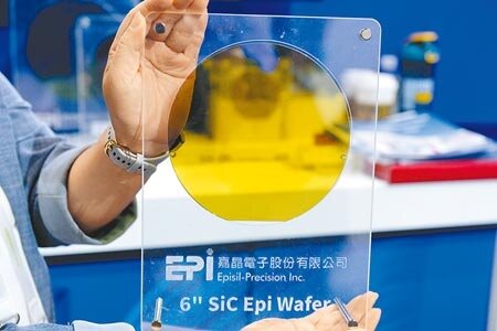 圖為嘉晶電子三代半導體6吋晶圓產品。(本報資料照片)