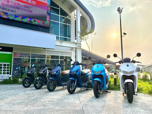 新竹縣政府公告「111年度新竹縣機車汰舊及低污染車輛補助辦法」，淘汰老舊機車或新購電動機車皆有補助可領。圖／新竹縣政府提供
