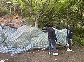 廢棄油漆遭棄置新北山區　四個月未清　民憂水源汙染