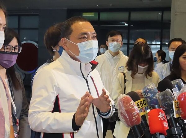 新北市長侯友宜認為新北人口數縣市最多，防疫執行面也會遇到很多問題。圖／記者李定宇攝影