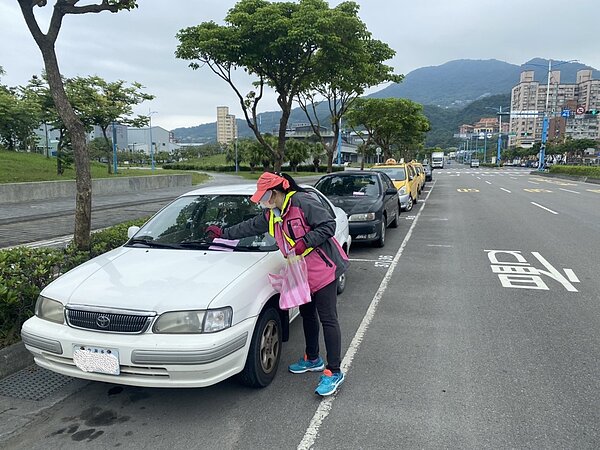 五股中興路、淡水新市一路、八里大道部分路段路邊停車位5月起收費管理。圖/新北市府提供