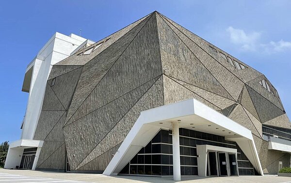 台中市海線重大建設的海生館,目前趕工中,台中市議長張清照今上午與建設局長陳大田等人實勘進度。圖/中市議長張清照服務處提供