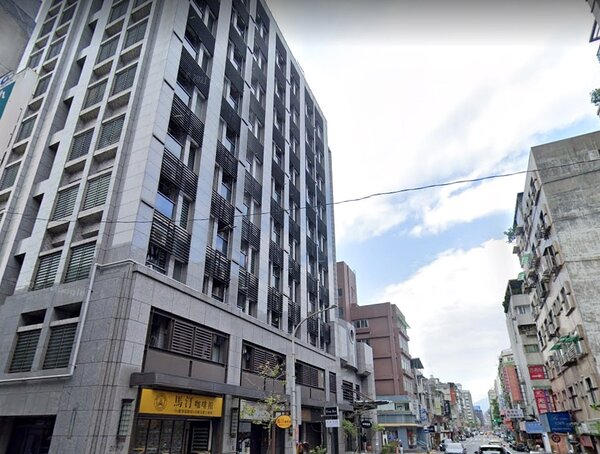 內政部不動產交易實價資訊顯示，近一年台北市小豪宅多創出社區新高，以前五名來說，包括「琢豐」、「EAT國際館」、「大安滕」、「逸仙悅榕」都是社區高點。圖／google map