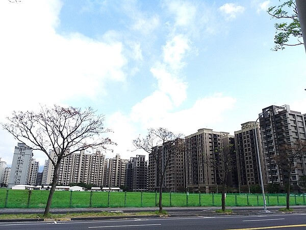 學者提醒，近十年來所累積的大量空屋、餘屋，必然會面對越來越重的房市賣壓，此外，房市供需及景氣轉折也須密切觀察。圖／好房網News記者林和謙/攝