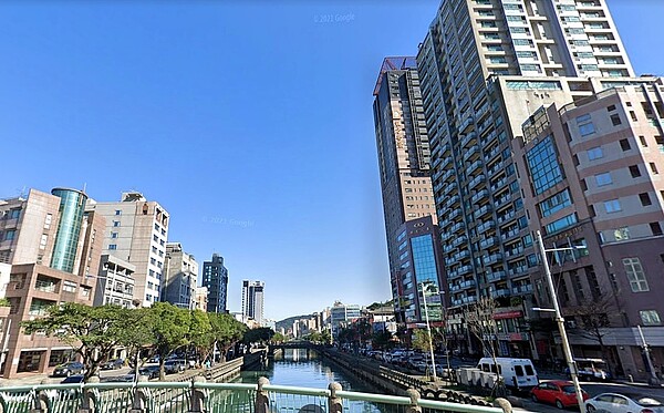 2020年12月與2021年12月相較,基隆房價短短一年1坪就多了2萬2千多元左右,漲幅15.5%。圖/google map