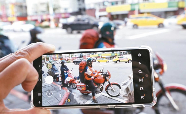 交通部26日表示,新修正的「道路交通管理處罰條例」,正面表列兩大類、共46項民眾可檢舉項目,將於4月30日正式上路。圖/聯合報系資料照