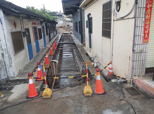 烏日區三和里成功社區因排水溝阻塞造成淹水,台中市政府水利局對此啟動整治計畫。圖/台中市政府提供