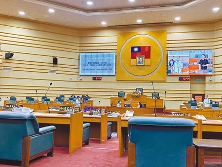 嘉義市議員鄭光宏建議文化局舊屋力計畫補助老房子修繕,應要求加強消安改善。(廖素慧攝)