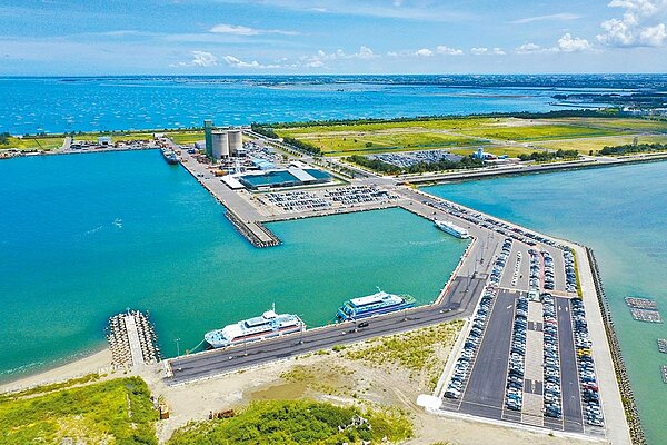 高雄港務公司布袋辦事處構想是，海上纜車將從布袋港專用區跨港連到第三漁港。圖／台灣港務公司布袋管理處提供