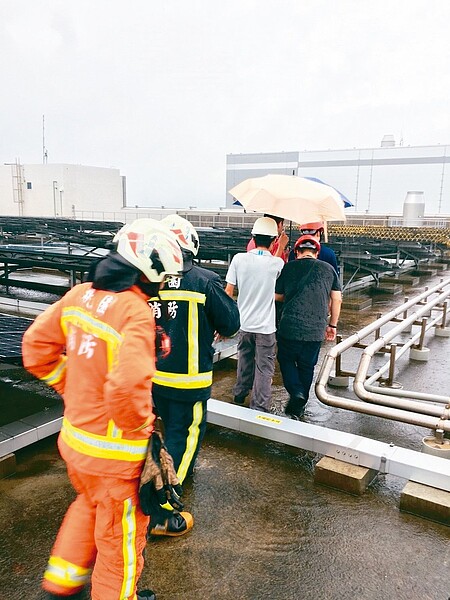 桃園市太陽能工廠案場數有897處,消防局今年將辦理搶救演練,由轄區各分隊提出計畫。圖/消防局提供
