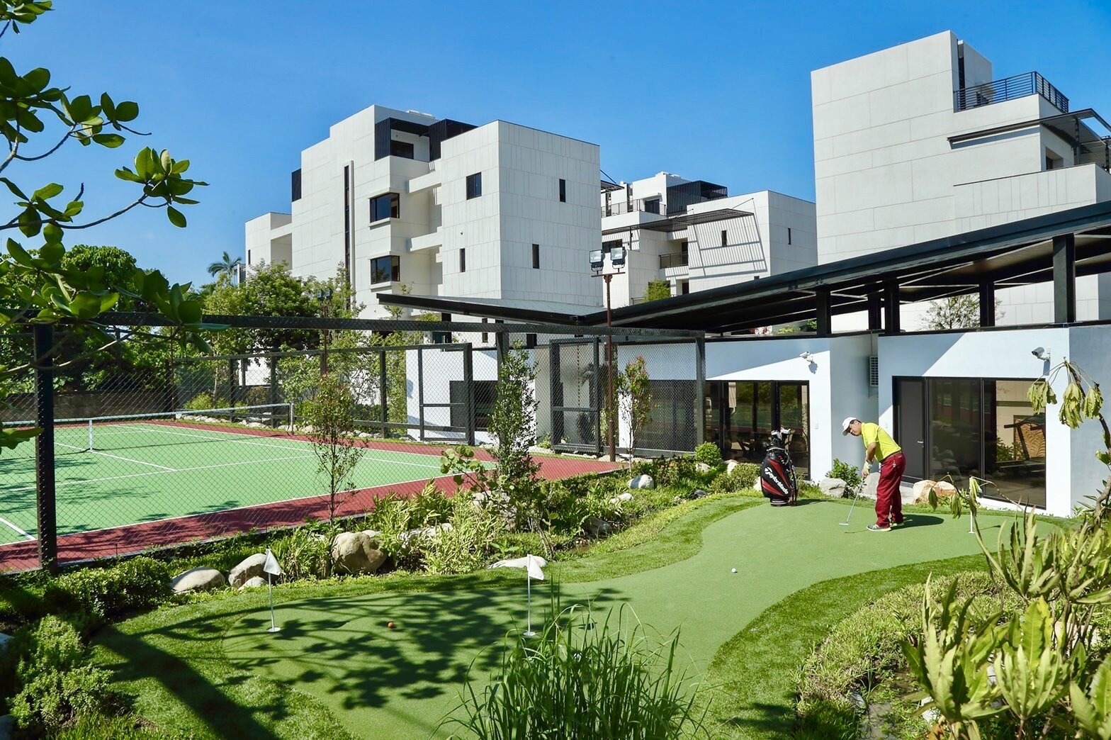 大型基地搭配高檔建築的開發計畫,讓企業主、高資產退休族群趨之若鶩。記者宋健生/攝影