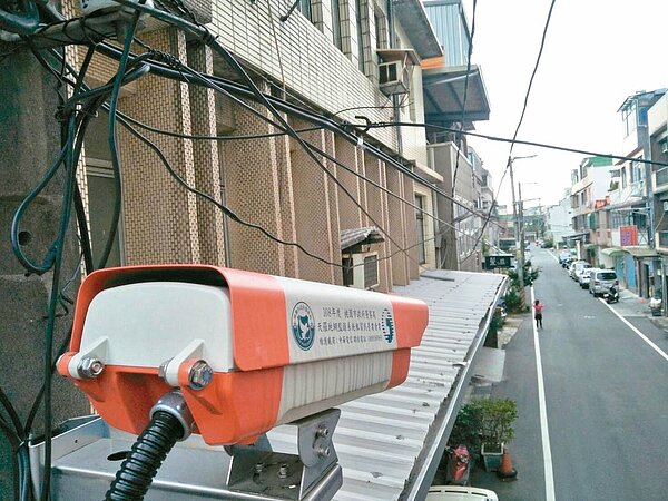 桃園今年天羅地網監視器新建數驟降,引發議員質疑治安有死角、不易釐清車禍肇責。圖/市警局提供
