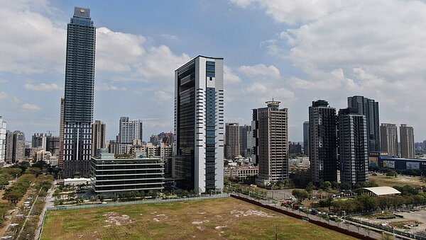 高雄4月買賣移轉棟數出爐,總移轉棟數為3,389棟,年月雙減,月減16.2%,年減為8.9%,為去年9月台積電設廠議題發酵後,單月最低點。記者劉學聖/攝影