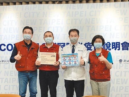 快篩試劑實聯制傳亂象,新北市長侯友宜盼民眾照規矩排隊,也希望中央量一定要滿足需求。(葉德正攝)