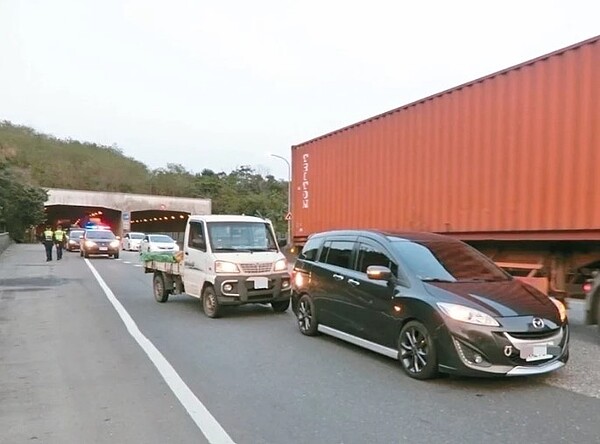 台62線及台62甲線易發生超速車禍，警方設兩處區間測速，首月告發近2千件。圖／交通隊提供