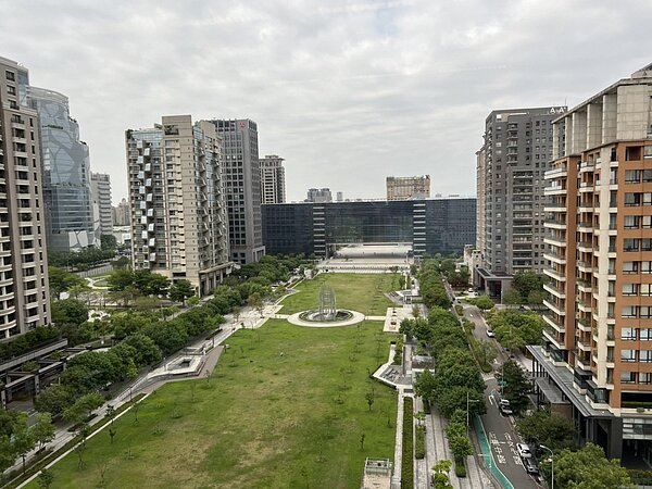 台中市府會官員與民代聚餐，除了副市長令狐榮達昨晨PCR確診，晚間傳來副市長黃國榮也確診。圖／台中市政府提供