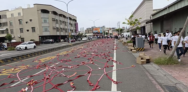 針對活動人數1500人及神轎20頂以上之大型遶境活動，台南市府將組成跨局處聯合稽查小組隨行遶境隊伍進行交管、監控、輔導及蒐證等相關工作。圖／台南市政府提供