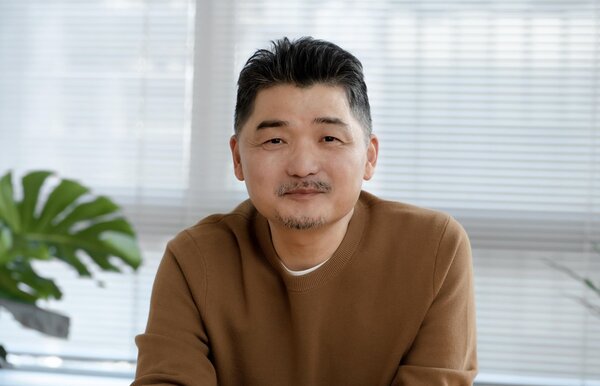 ​即時通訊軟體Kakao創辦人金範洙今年首度登上富比士南韓富豪榜榜首。圖／擷自Kakao官網