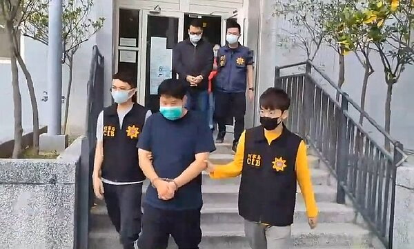 刑事局南部打擊犯罪中心警方破獲以蔡姓男子為首的賭博博弈集團,逮17嫌送辦。記者石秀華/翻攝