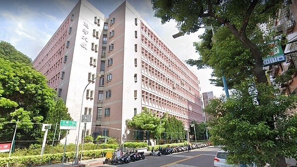 新北市新莊區五權一路1號標售標準廠房建物外觀。圖/新北市經發局提供