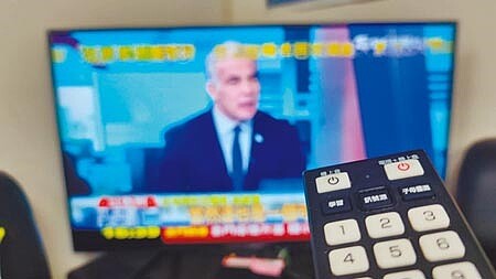 桃園市有線電視費率6年來維持月費510元,市議員3日在新聞處工作報告提出質疑。(賴佑維攝)