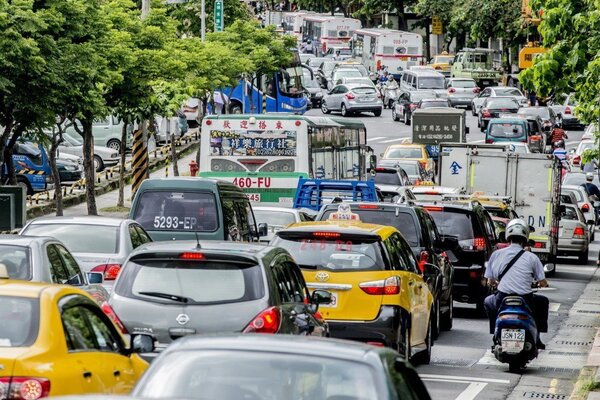 北市議員調閱資料發現，台北市區幹道壅塞情形愈來愈嚴重，多年未解決 。圖／聯合報資料照片