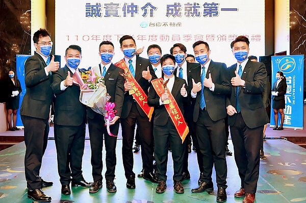 楊加立進一步提及，第一季百萬經紀人就超過10位，甚至最高業績已突破360萬元，集團所建置的e化工具，如〈實境找房〉輔助經紀人數位行銷、落實客戶經營。圖／永慶房產集團提供