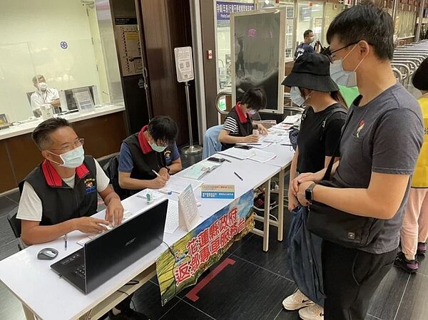 花蓮縣政府端午連假返鄉專車,18日起開放購票,車票實名制。圖/聯合報資料照片