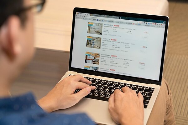 根據永慶房屋內部資料統計,4月開始線上賞屋服務使用率成長超過2成。圖/永慶房產集團提供