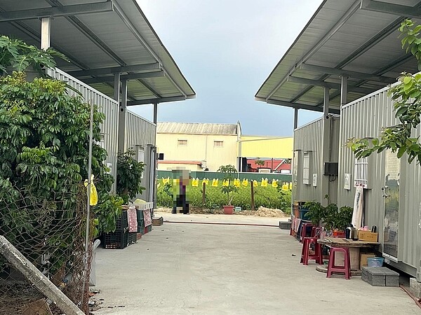 萬丹一貨櫃屋套房出租,開價比擬北部。圖/翻攝自《屏東縣萬丹鄉交流地》臉書社團