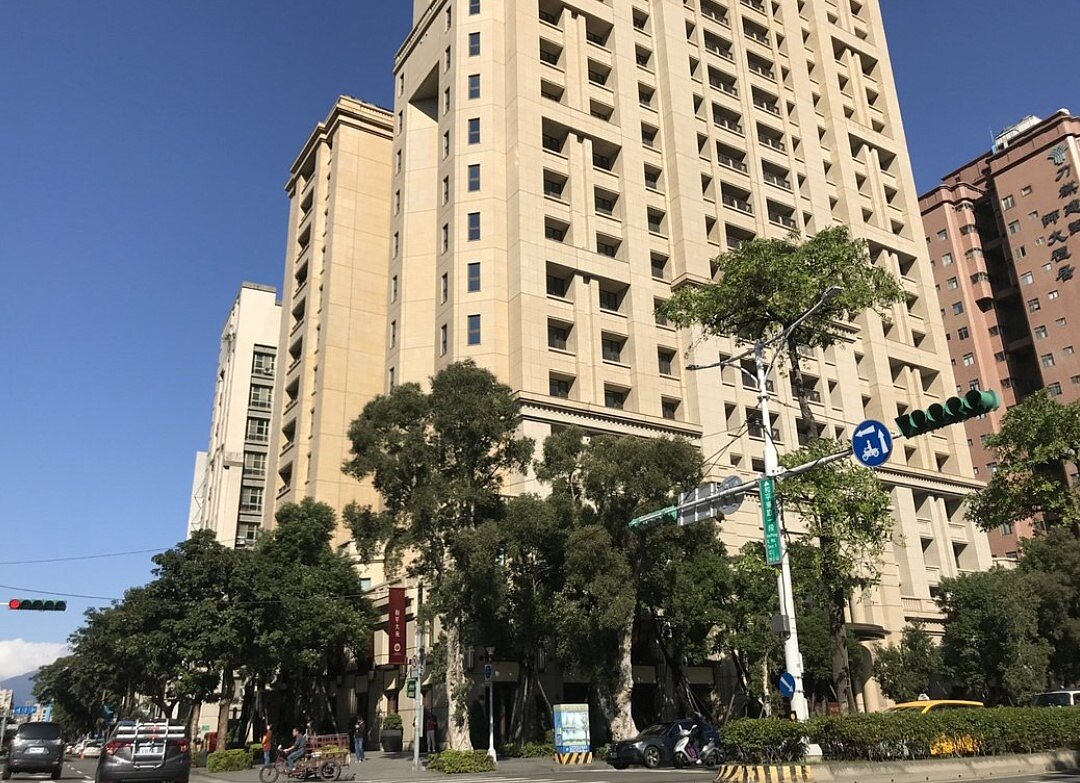 北市不少頂級豪宅，於戰時都可作為防空避難之用。圖為和平大苑外觀／聯合報