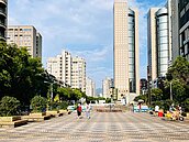 Fed升息兩碼、央行全跟？房仲：建商壓力山大