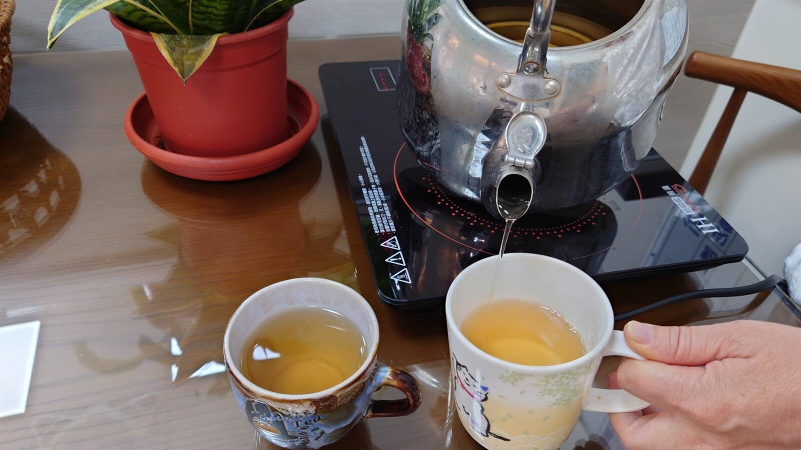 防疫茶即使是作為保健,仍應先請醫師診斷個人體質之後再飲用。記者簡慧珍/攝影