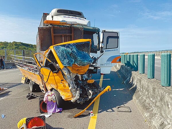 黃姓大貨車司機分心滑手機釀成2死重大車禍。圖/讀者提供