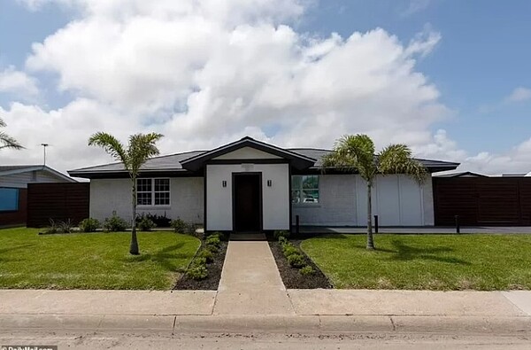 馬斯克德州廉租房曝光,是一處看來很不起眼的一樓住宅,位於德州博卡奇卡,離SpaceX工廠只有一個街區的距離,離墨西哥邊境僅3公里。圖/取自英國每日郵報