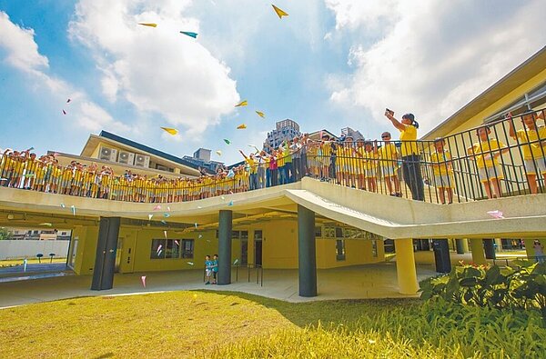 新竹市關埔國小因校舍仍未全數完工,目前各班人數高達35人。(新竹市政府提供/邱立雅竹市傳真