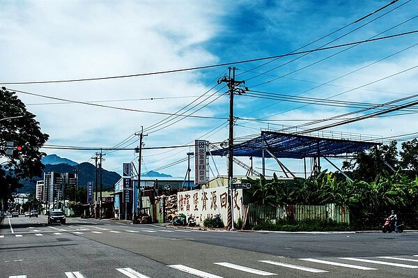 竹東鎮北興路1段和工業1路正興建竹東轉運中心及未來並有竹東行政中心和竹東大禾埕等重要建設,前膽補助經費將在周邊道路推動管線下地。(羅浚濱攝)