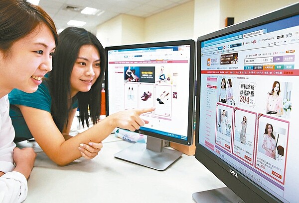 財政部為強化網拍平台、業者資訊揭露,已在去年底預告修正相關辦法,希望建立類似網路版「市招」,要求賣家在網頁揭露統編及名稱。圖/聯合報資料庫